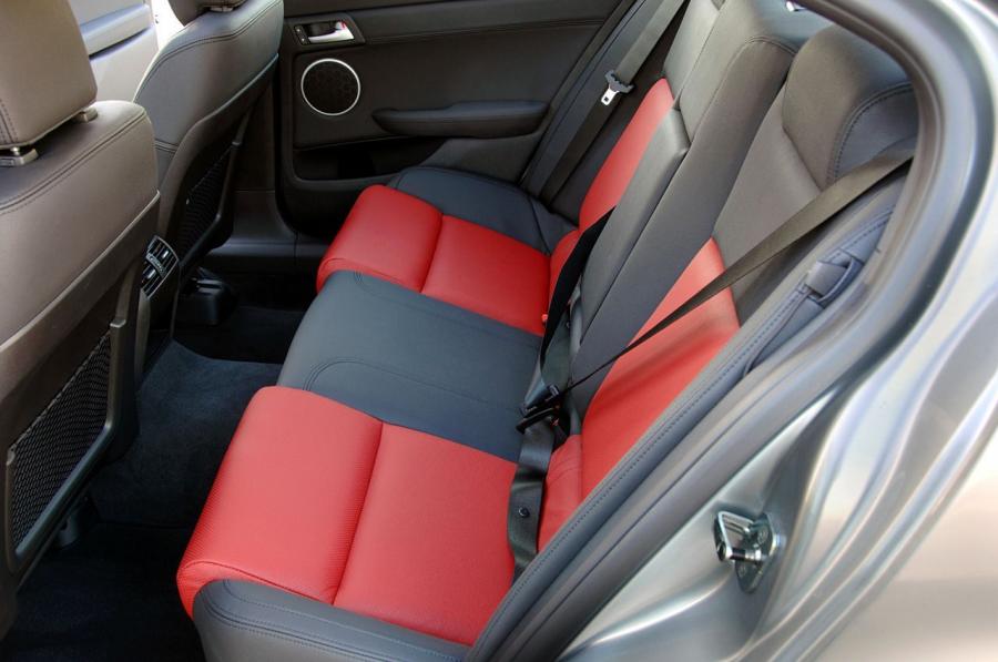  Pontiac G8 GXP 2009 года  (фото 38 из 79)
